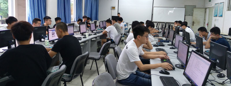 新生报到及入学教育场景